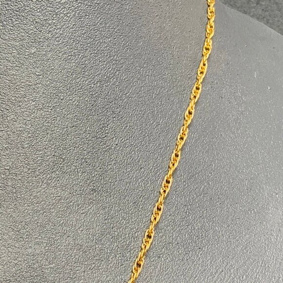 Clear Acrylic Rose Pendant Necklace 24 In Gold Chain Elegant Timeless Classic - Picture 4 of 6